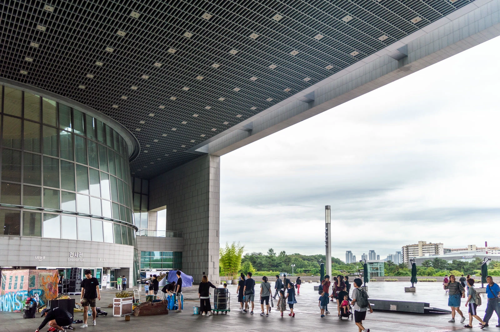 Sweeping roof and open plaza at the National Museum of Korea in Yongsan