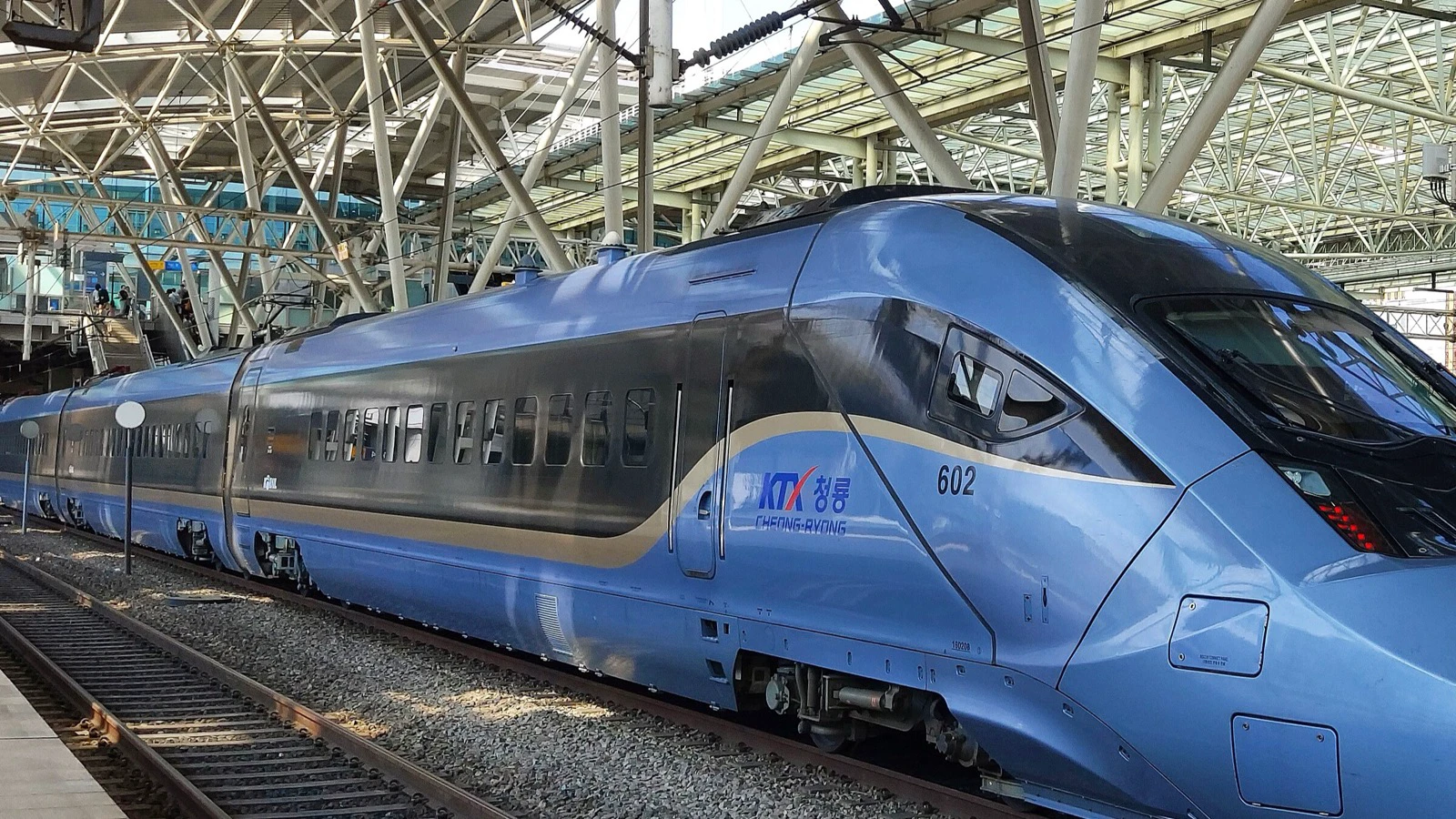 A blue KTX-Cheongryong high-speed train waiting at Seoul Station