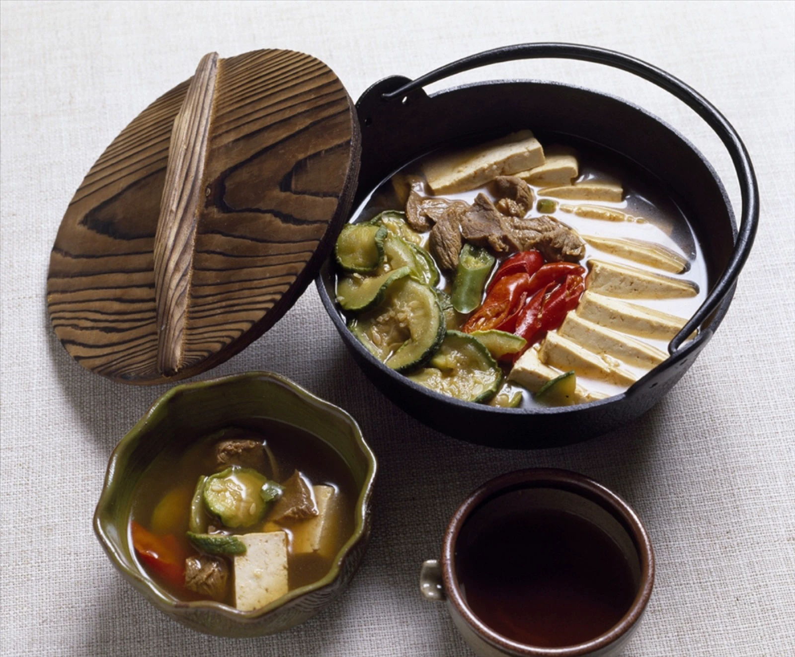 Dubu-jeongol with tofu, beef, and vegetables arranged in a black shared pot