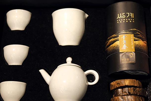 Hadong tea gift set with a white teapot, cups, and packaged tea