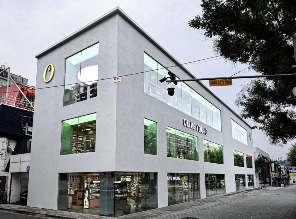 Gedung flagship Olive Young tiga lantai di Apgujeong Rodeo