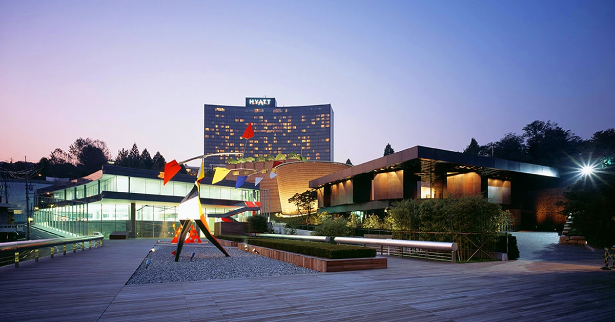 Leeum Museum of Art campus at dusk with glass, terracotta, and dark steel buildings around the outdoor courtyard