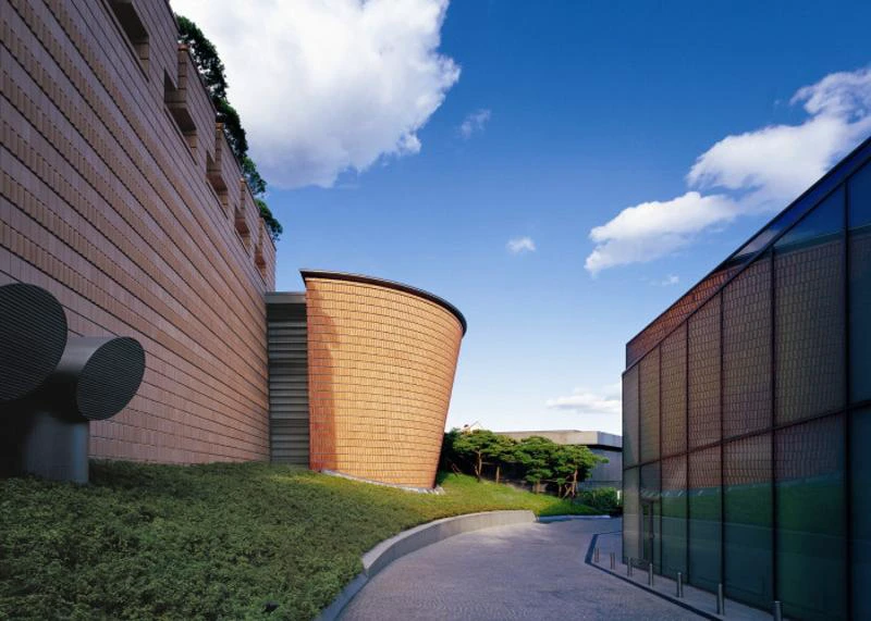 Curved brick and glass museum buildings at Leeum Museum of Art in Hannam-dong
