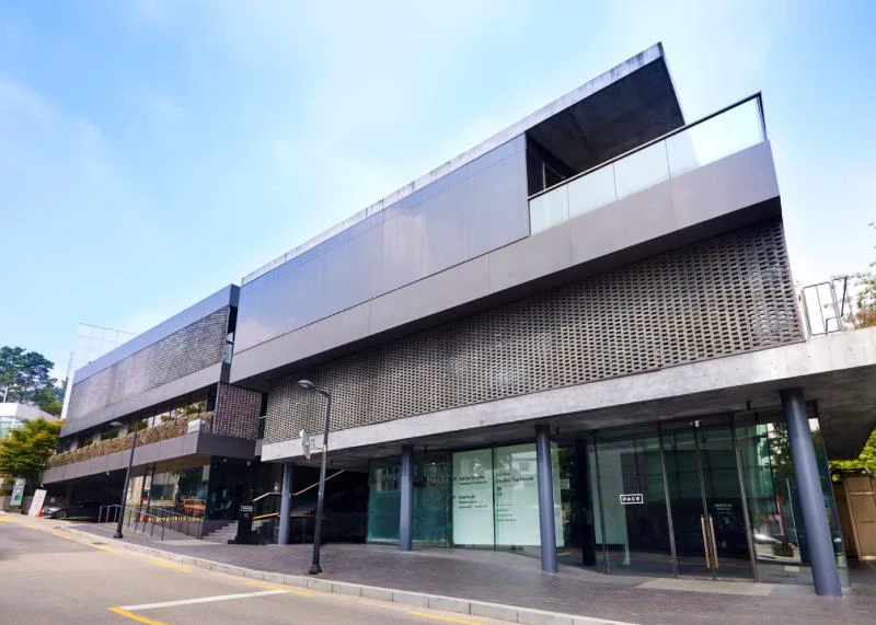 Modern facade and entrance of Pace Gallery Seoul in Hannam-dong