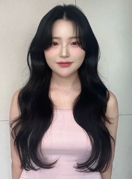 Tóc dài màu đen với sóng rộng ôm khuôn mặt tại Juno Hair Seoul Station