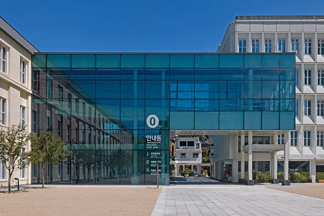 Blue glass information building and entrance plaza at Seoul Museum of Craft Art