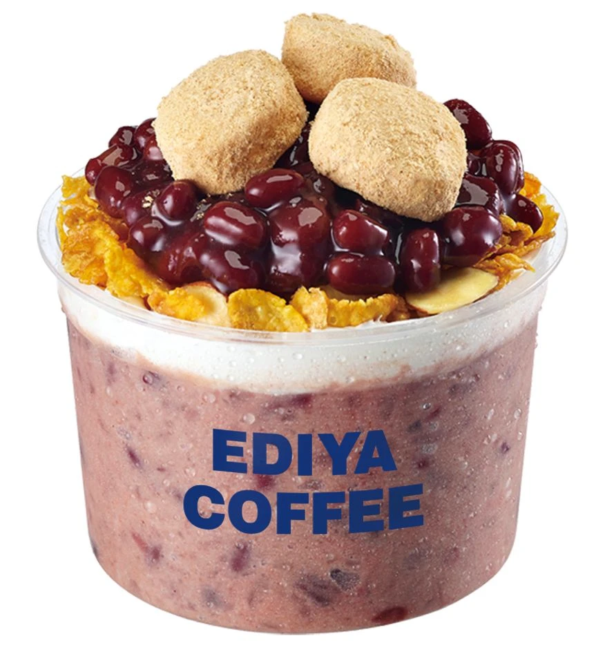 Cốc pat-injeolmi bingsu nhỏ của Ediya Coffee với đậu đỏ và bánh gạo