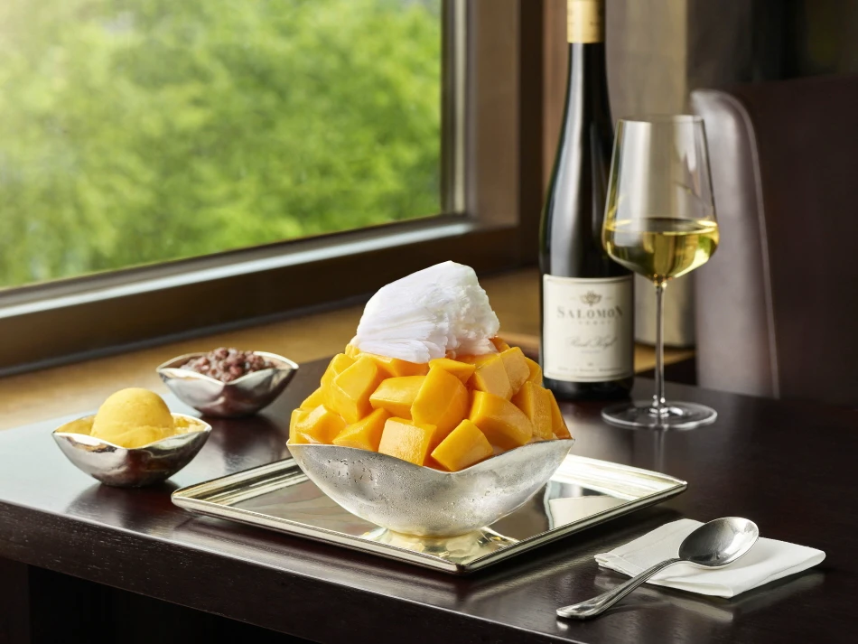 Mango bingsu The Shilla Seoul kèm sorbet xoài và đậu đỏ