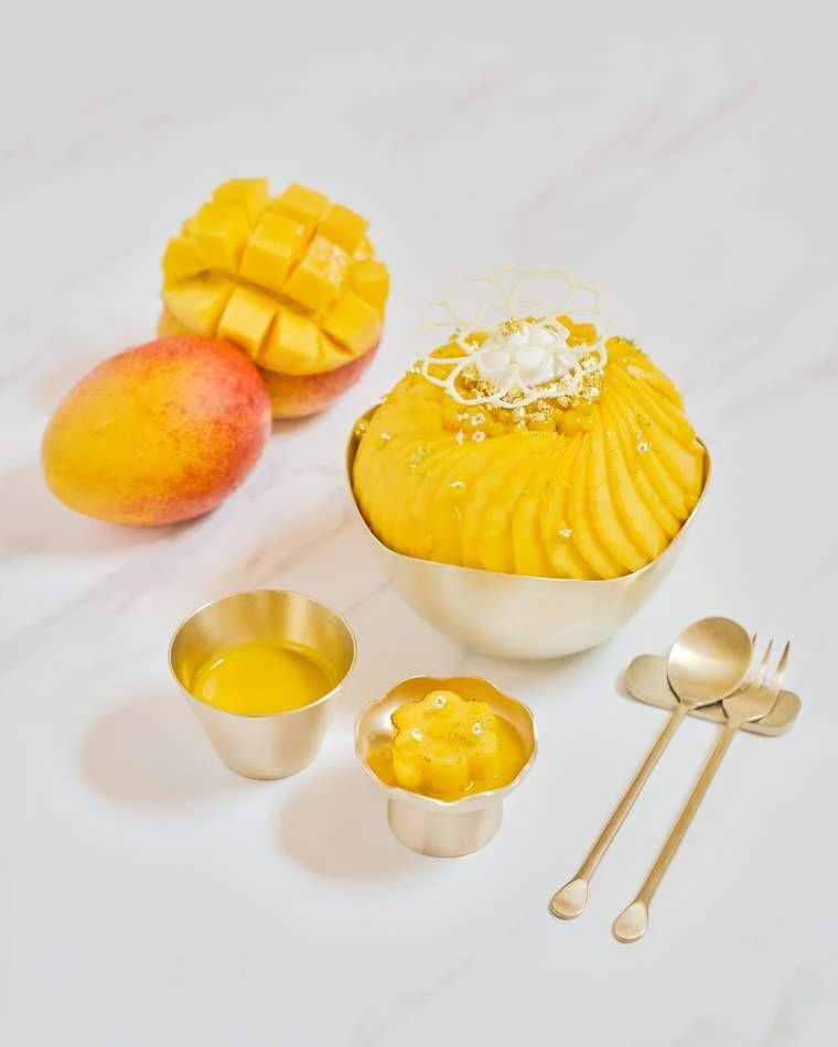 Mango bingsu xếp lớp và sốt tại Four Seasons Hotel Seoul