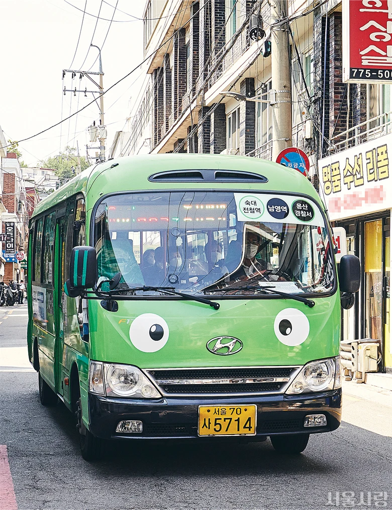 Small green Yongsan village bus on a Haebangchon street