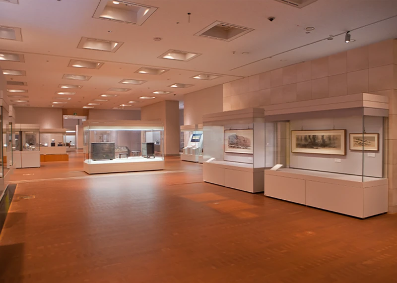 Display cases and Korean art inside the National Museum of Korea