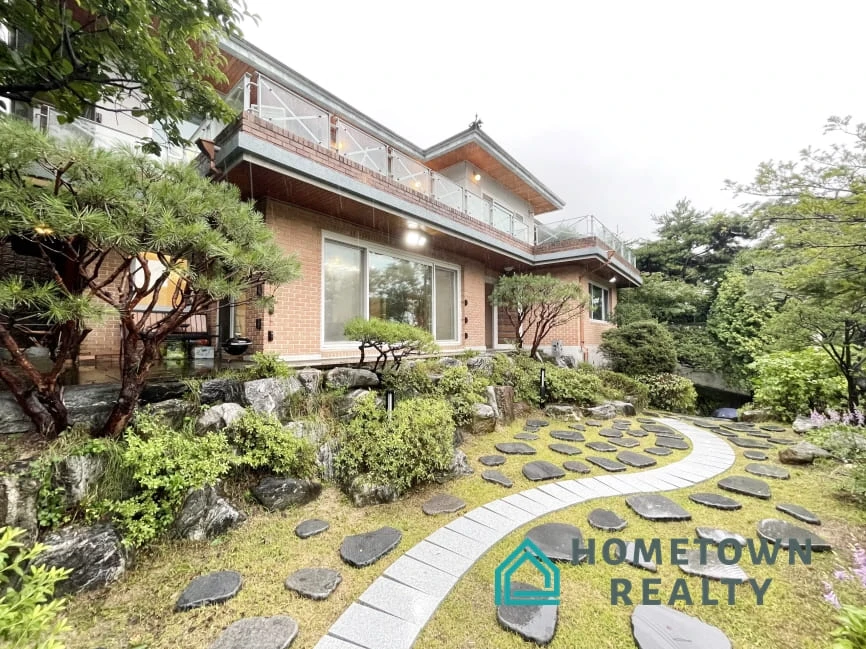 Detached brick house with a private landscaped garden in Pyeongchang-dong, Seoul