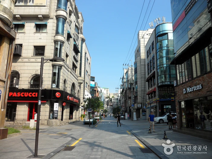 Wide commercial street with fashion shops in the Apgujeong Rodeo district