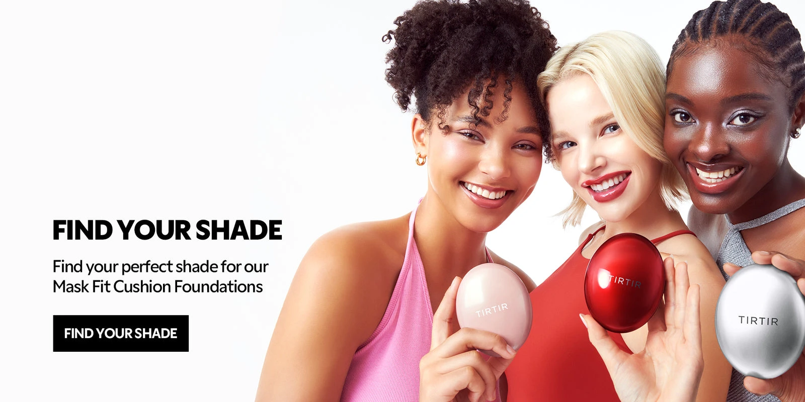 Tiga model dengan warna kulit berbeda memegang compact cushion foundation merah