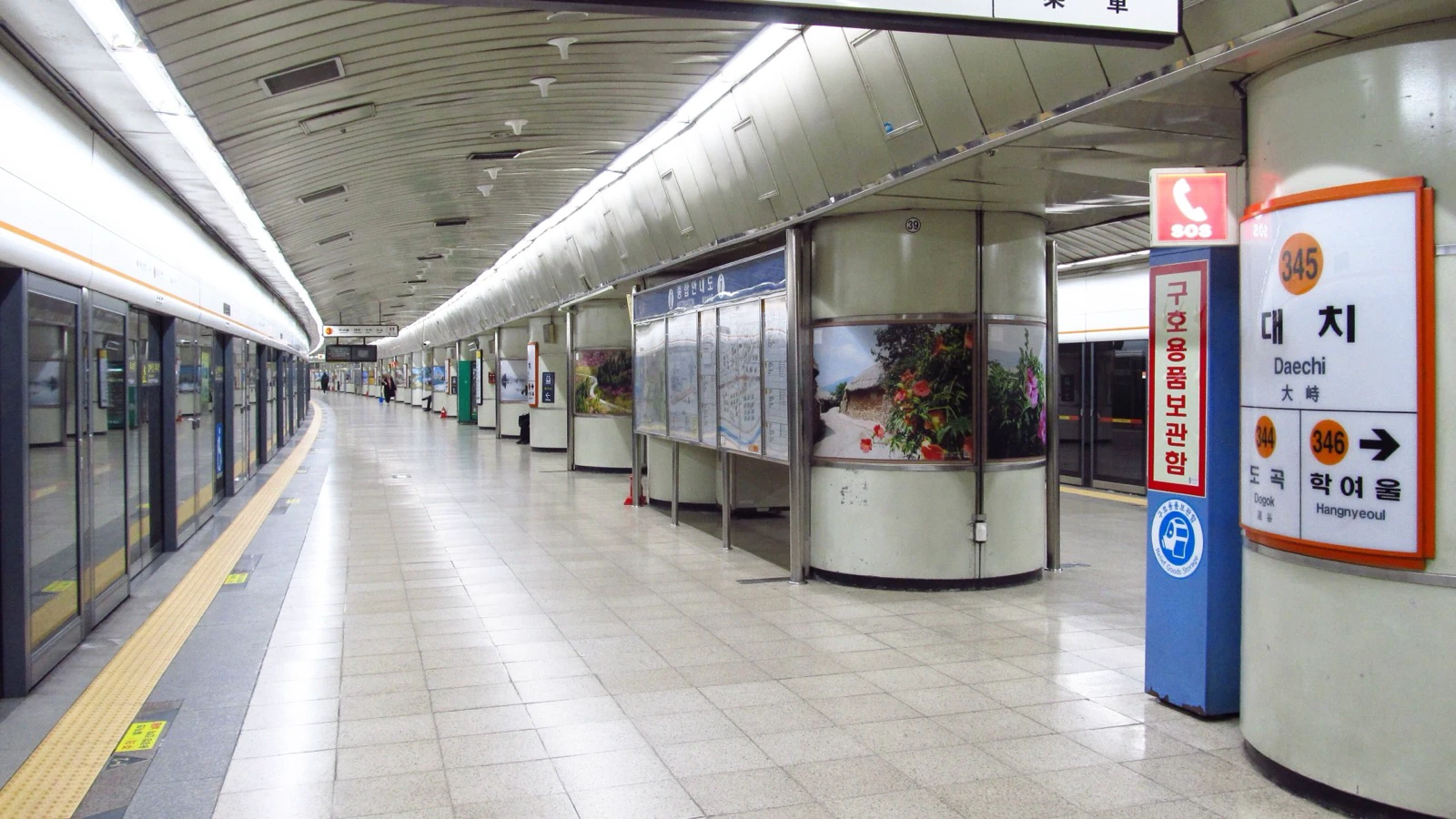 Wide view of Daechi Station platform on Seoul Subway Line 3 with the station name sign visible
