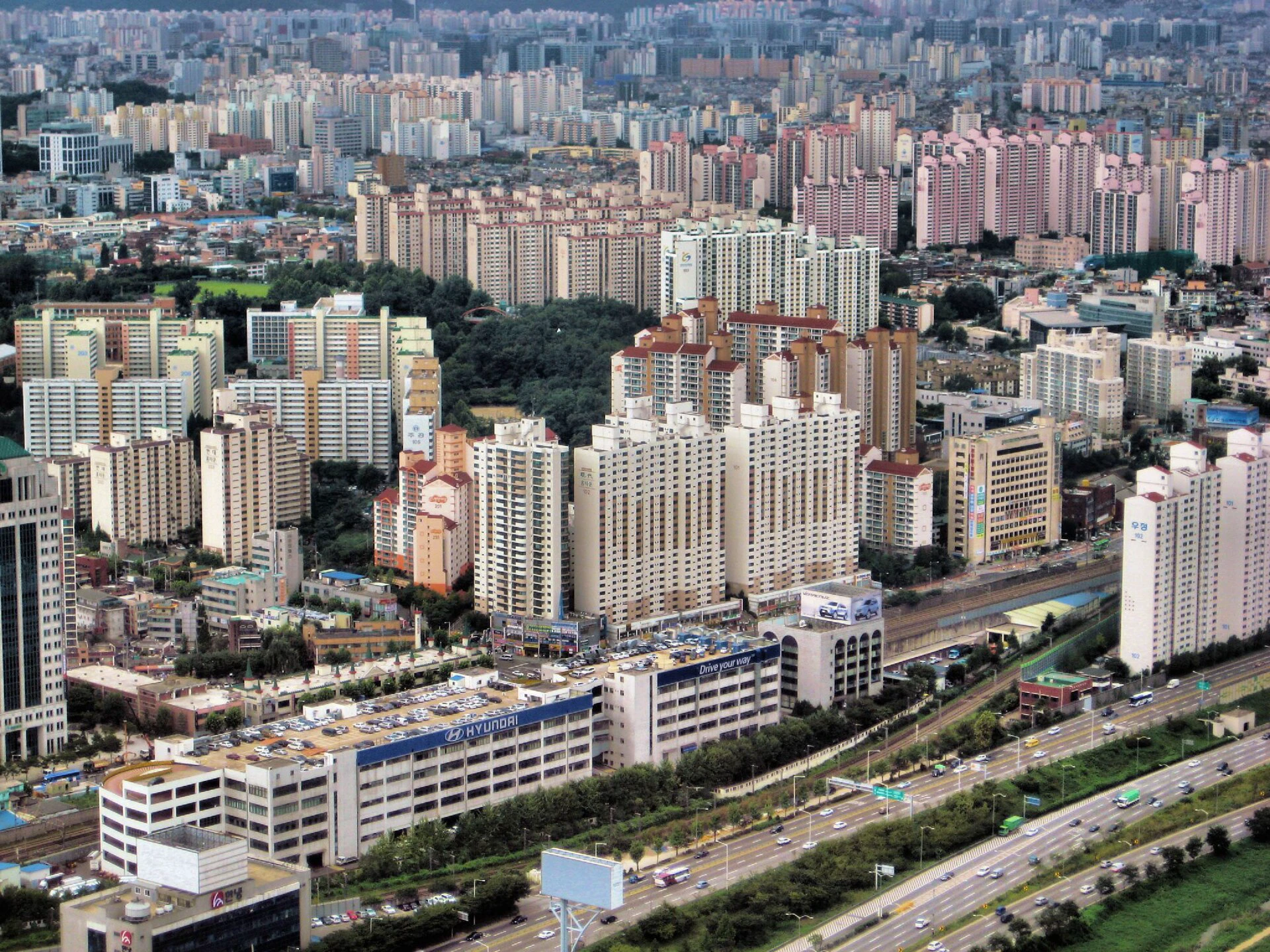 Dense clusters of apartment towers and lower-rise housing across Seoul