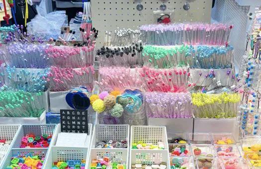 Colorful pen parts and small accessories in Dongdaemun Shopping Complex